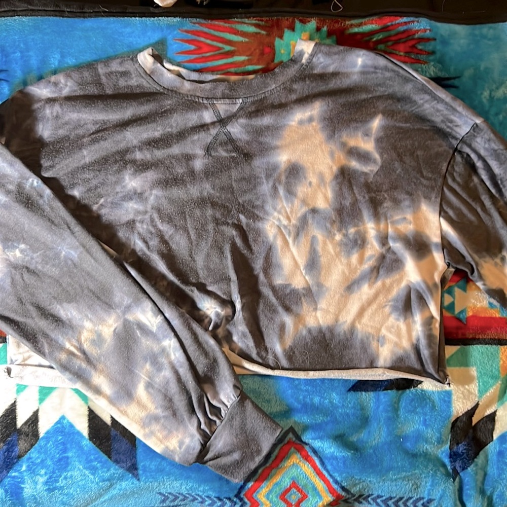 Long sleeve crop